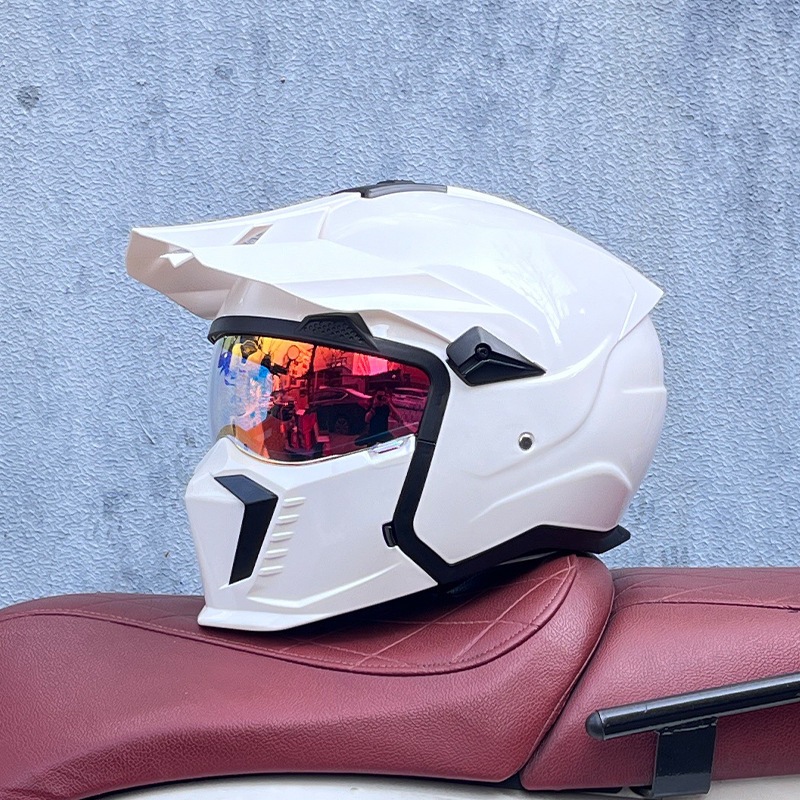 팬텀 레드가 가미된 ​​펄 화이트