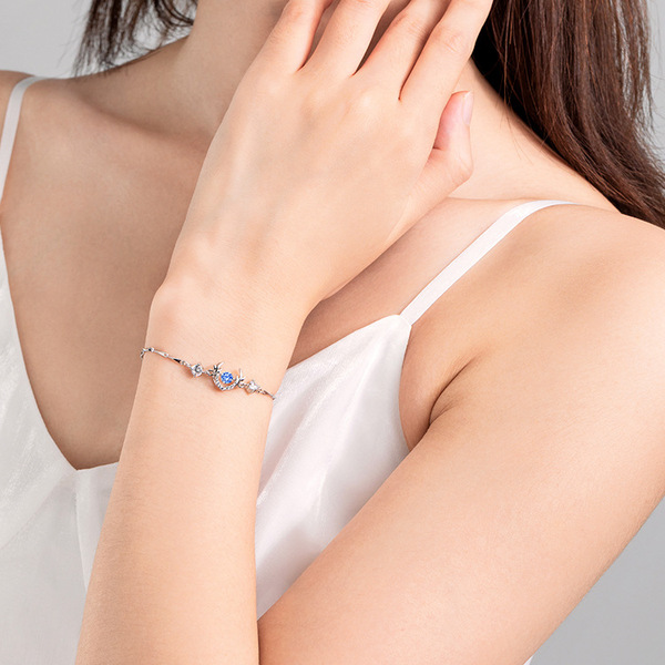 Agile universal bracelet with zircon
