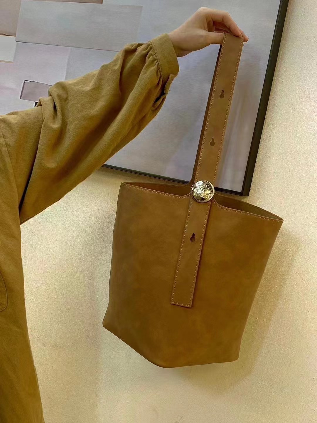 Défilé de mode 2024 nouveau seau minimaliste givré à la mode et polyvalent en daim à une seule épaule grande capacité pour femmes_voghion.com
