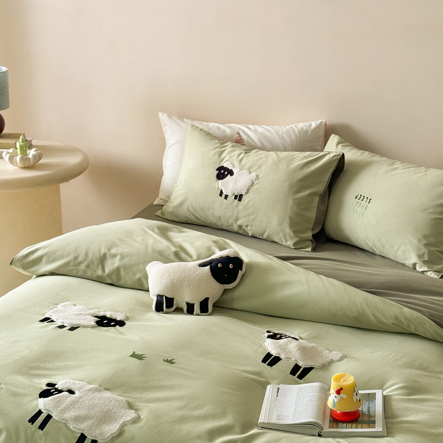 Luxury 100s Long-staple Cotton Bedding Set With Towel Embroidery_voghion.com