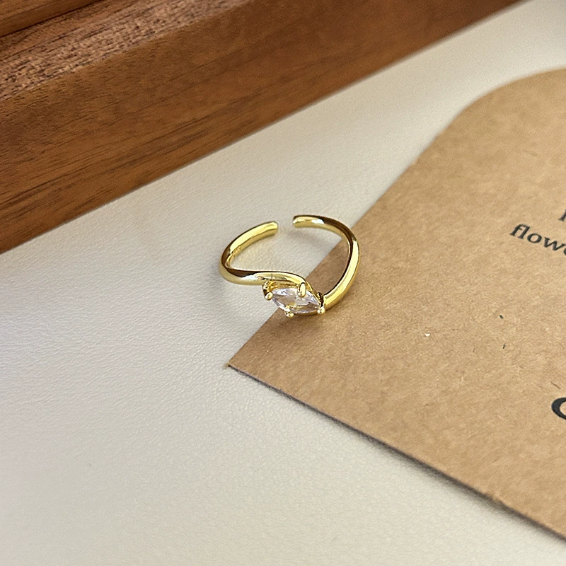 Ring Universal zirconium, diamond-encrusted, light-luxury style