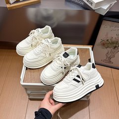 小个子增高厚底小白鞋女款2025年秋季新款百搭运动松糕鞋休闲板鞋