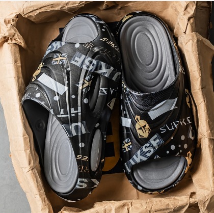 Zapatillas verano nuevo estilo de los hombres ropa exterior casual suela gruesa sandalias de todo fósforo personalidad tendencia pisando mierda fondo suave chanclas