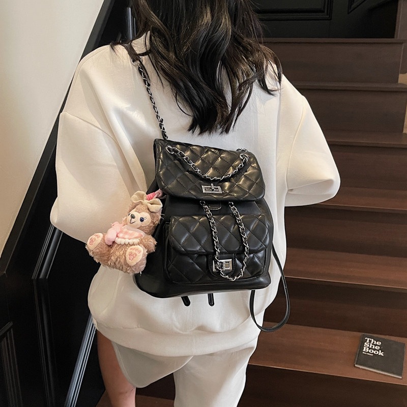 Chaîne de diamond bolsas de viaje femeninas de estilo de fragancia versátil 2026 mochila de moda de hombro nueva mochila de gran capacidad pequeña