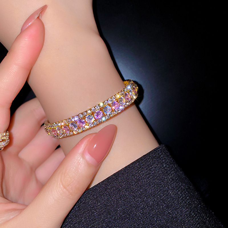 Elegant Bracelet with Diamonds