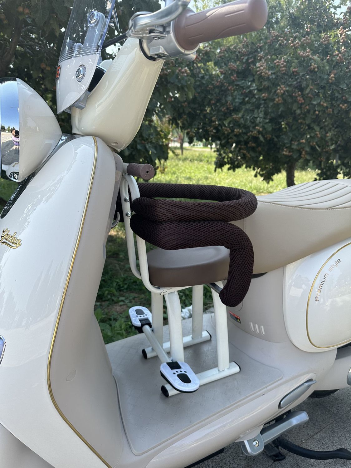Electric Vehicle Child Seat, Electric Motorcycle Small Stool Seat, Foldable Footrest Seat, Detachable Fence Seat, Hot-Selling