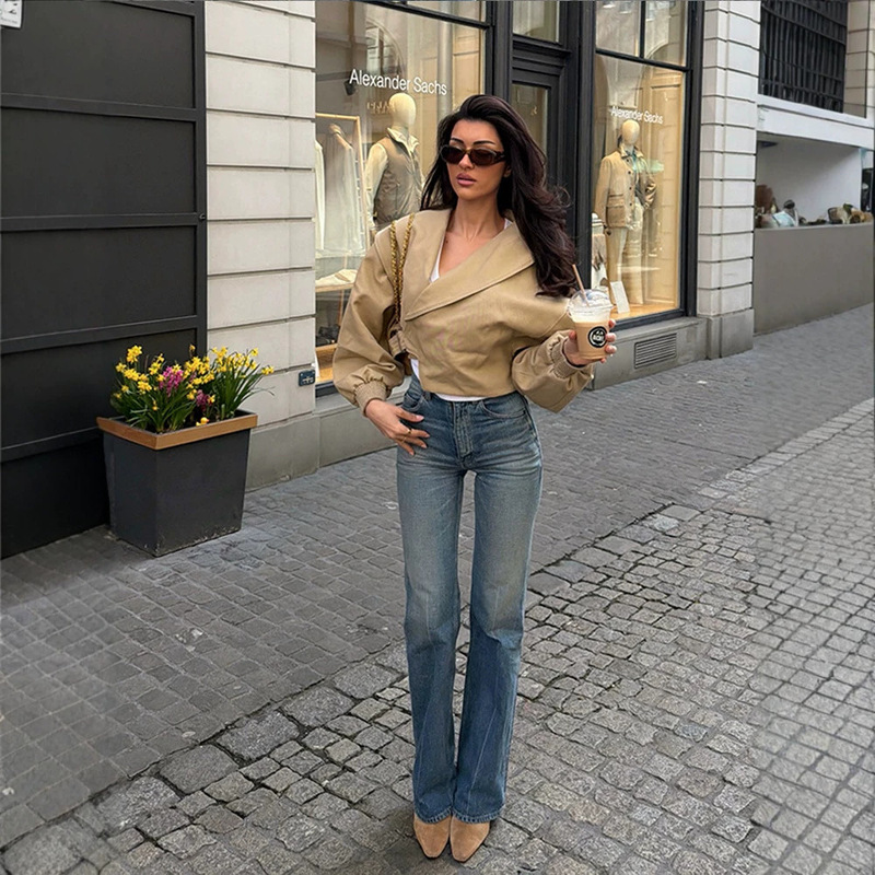 European and American retro khaki short trench coat with large lapel, diagonal buttons, loose fit, dropped shoulders, cinched waist, and puff sleeves, casual jacket