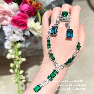 �ΰ؃��G��朗l��ʯ �� ���ŵĿ옷 �18K�� ��ȸ��ë�ʯ ��ָ