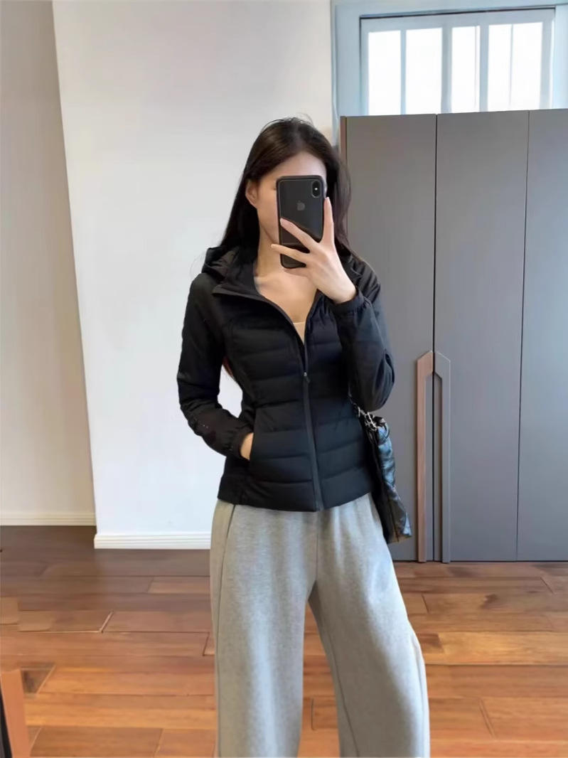 90白鴨絨毛lulu同モデルの軽薄スポーツダウンジャケット女性用のショートタイプのフィットネスジャケットは軽薄でスリムで暖かいです。