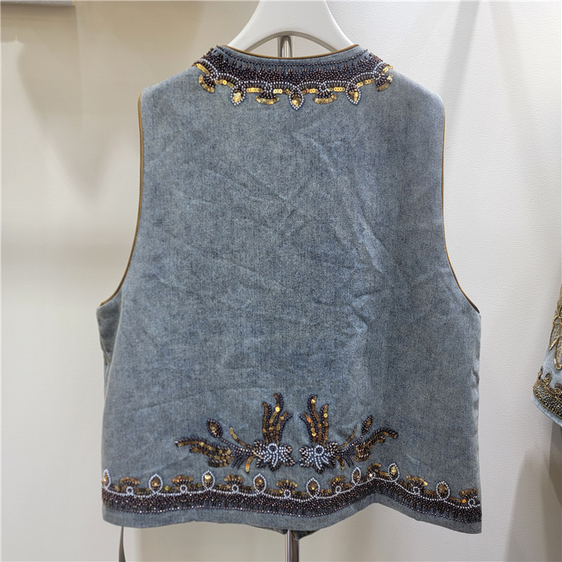 2026 primavera pesada clavos chaleco de vaquín cuello redondo chaleco de alta gama de mujeres plegadas para usar una camisa de alta calidad image 2