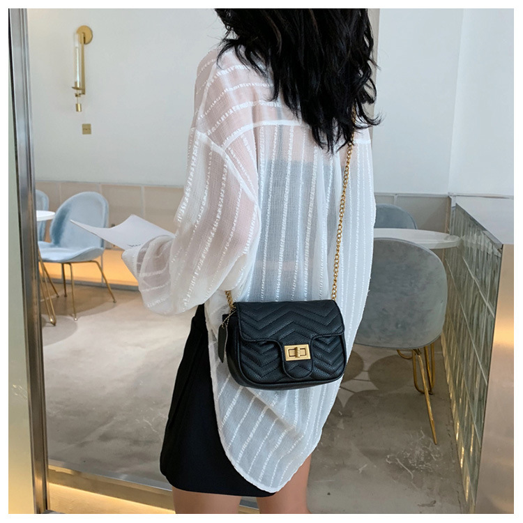 Textured small bags for women 2023 new bags Korean style fashion casual one-shoulder crossbody lock chain small square bag_voghion.com