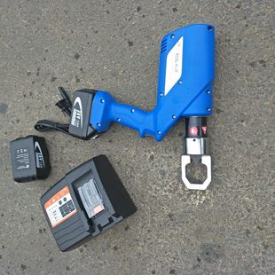 Rechargeable nut breaker circuit maintenance road construction waste bolt nut breaker