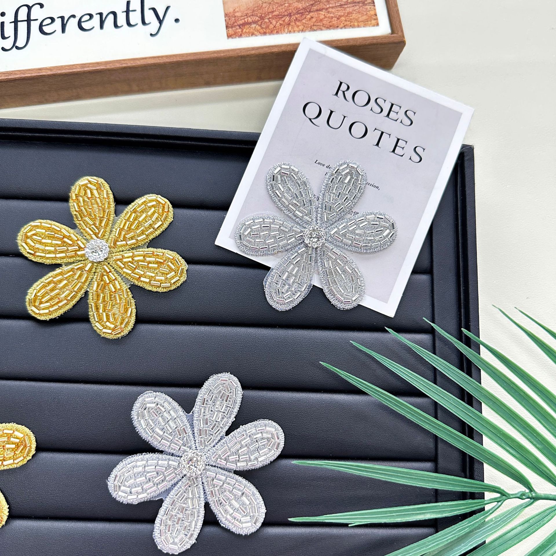 Venta caliente transfronteriza 7,5 cm cuentas 6 pétalos flores pequeñas todo fósforo verano zapatos, sombreros, bolsos, sombreros, accesorios para el cabello, accesorios pequeños