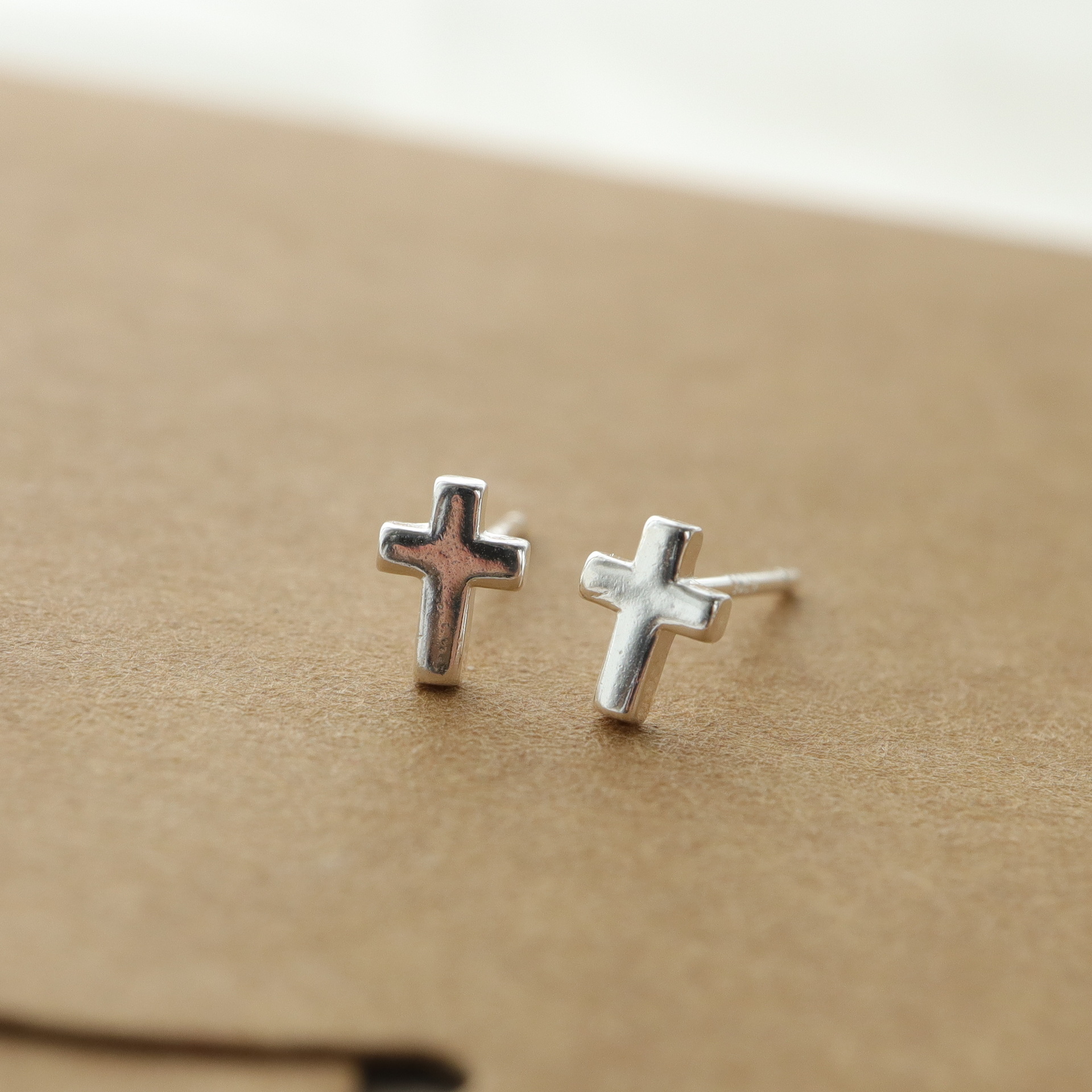 1g Weight 925 Sterling Silver Ear Needle Material Ear Studs Classification 1 Pair Quantity Holiday, Daily Occasion 925 Sterling Silver Material Cross Pattern Unisex Gender Simple Style Style 1 Pair 925 Sterling Silver Cross Ear Studs 5