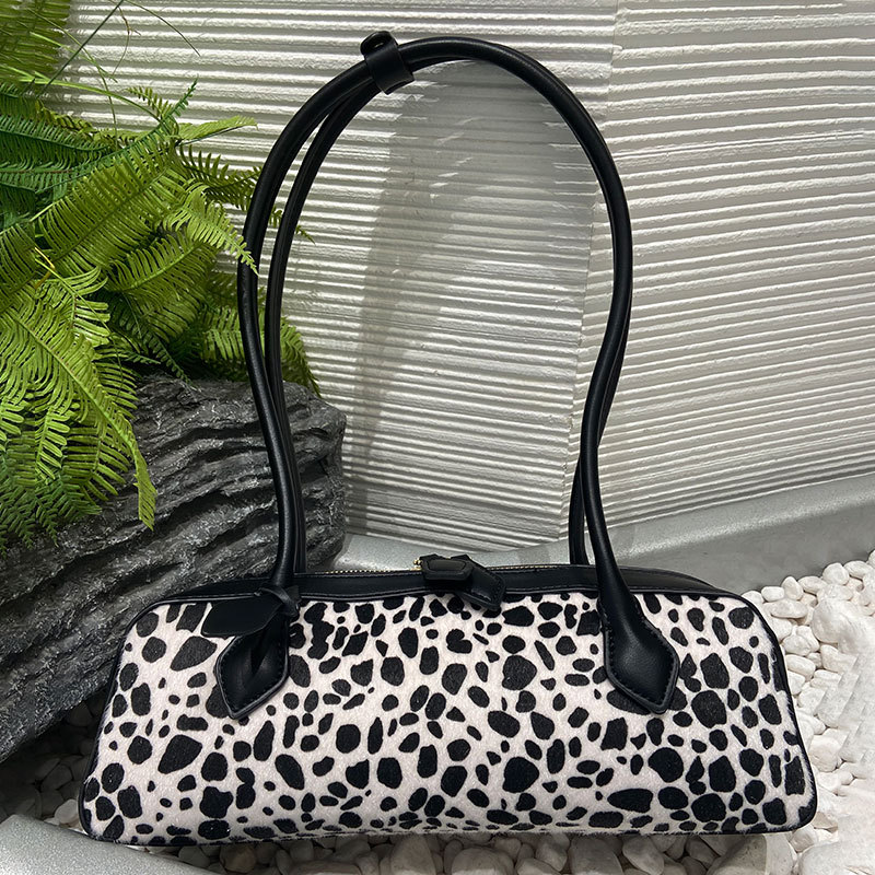 Fashionable Women's Leopard Print Baguette Bag, Niche Retro Underarm Shoulder Bag, High-End Spotted Long Bag - Thumbnail 7