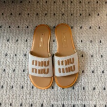 Mϵ�Ё��龎��һ����Ь2025 �괺���¿�Ƥ������p�ݺ��s�A�^ŮЬ