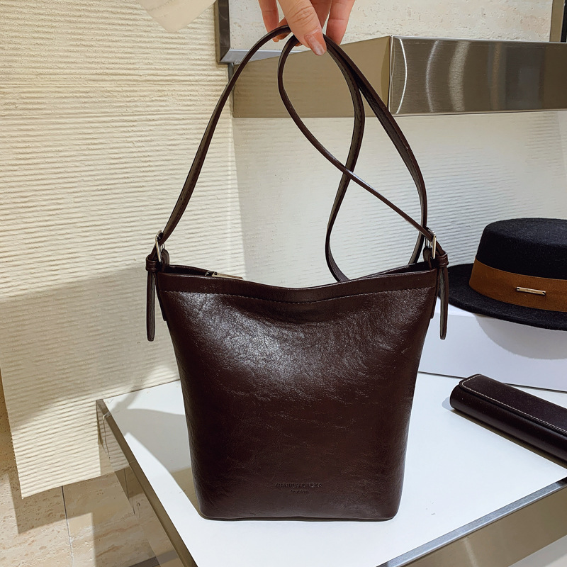 Bolsos de cubo de cera de alta calidad Otoño / Invierno de mujeres 2025 nuevo retro multifuncional bolso de hombro bolso de moda