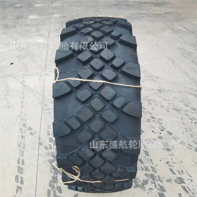 俄罗斯越野运输卡车真空轮胎425/85R21全钢丝耐磨载重工程轮胎
