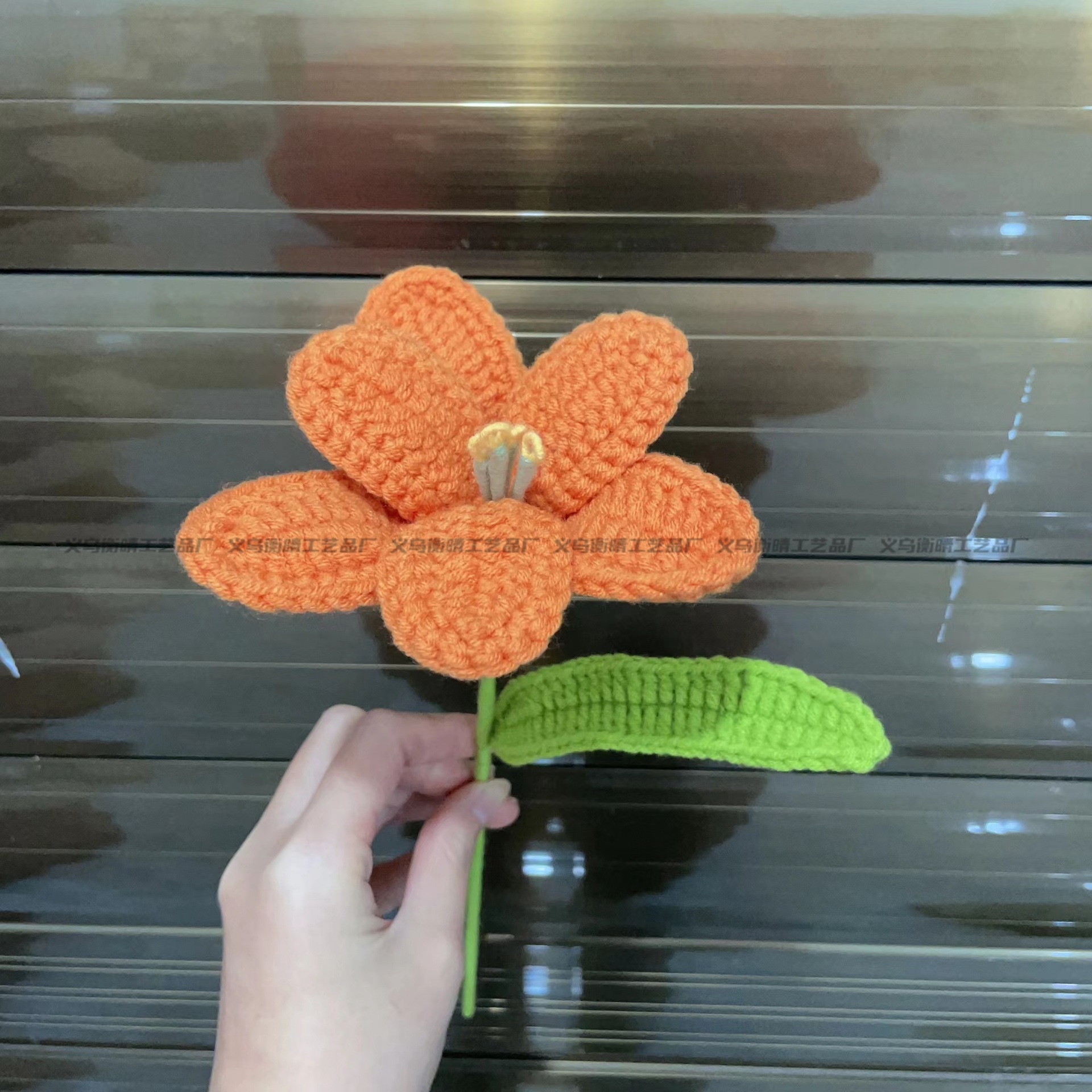 Lily tejido a mano acabado rosa Lily Tulip flor artificial lana ramo regalo