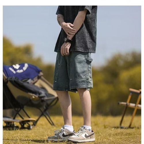 Workwear denim shorts for men, summer loose-fit straight-leg cropped pants, trendy American-style casual mid-length pants.