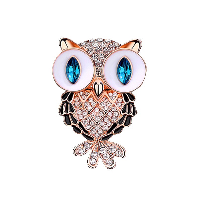 フクロウのブローチが可愛いです。|undefined