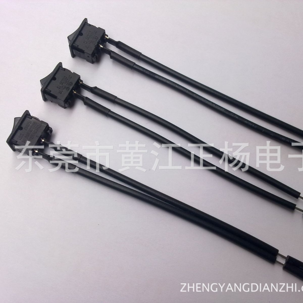 机箱船形开关1015 18#黑色美标 15*21开关带电子线