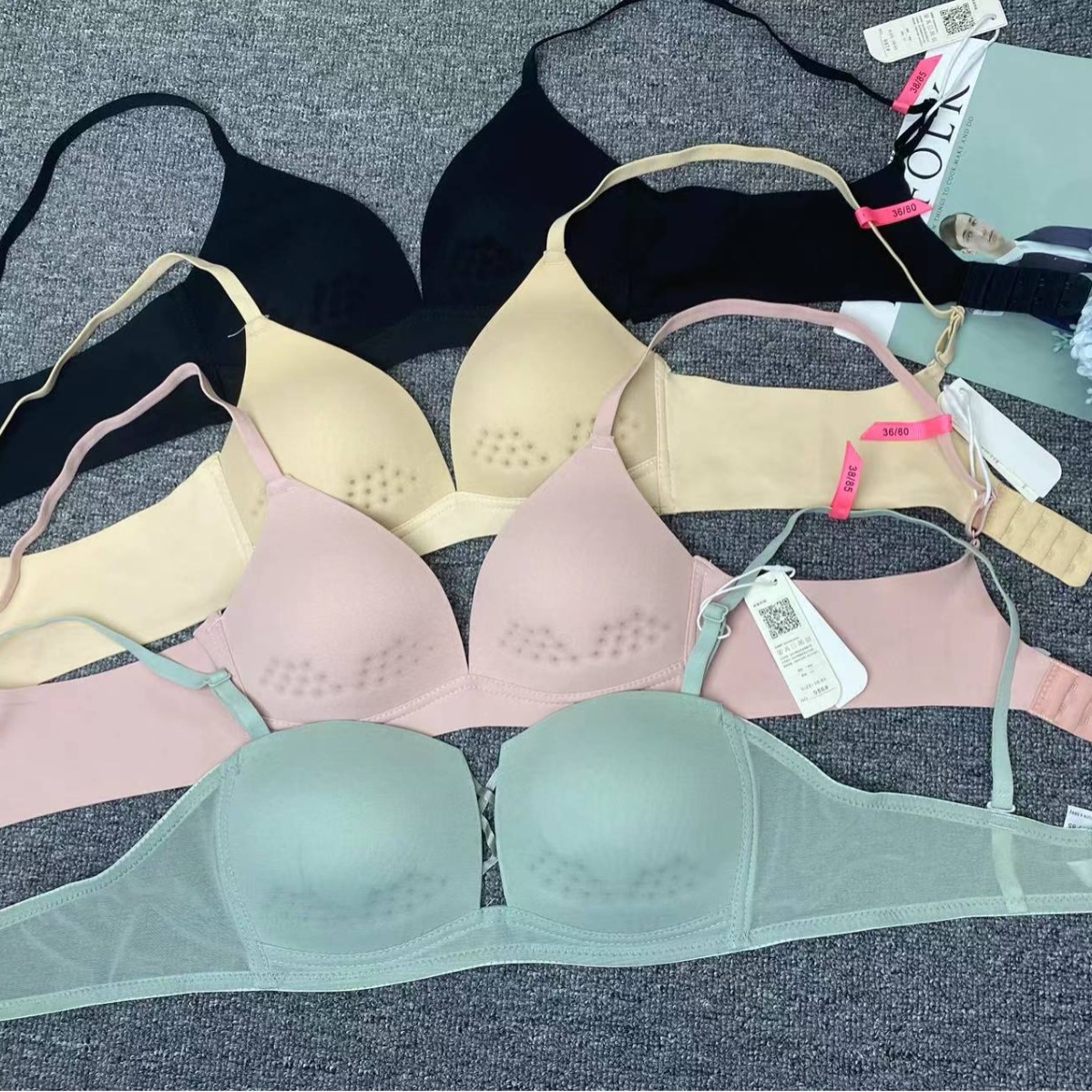Diverso sujetador de punto de media pieza de ropa interior Nuevo Sujetador de encaje de punto inalámbrico push up mixto