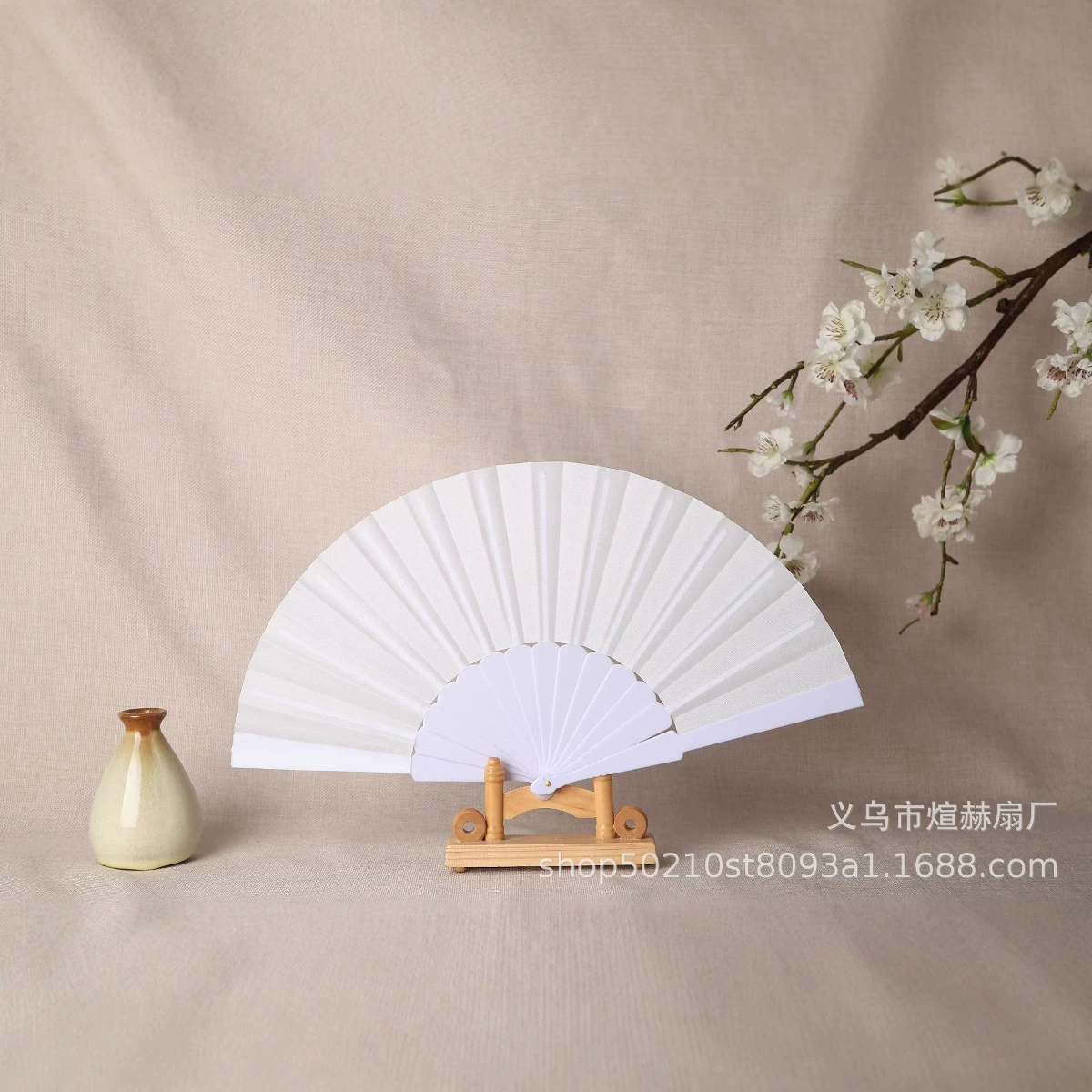 Однотонный классический складной веер для женщин из пластика, оптовый производитель, летний веер для танцев