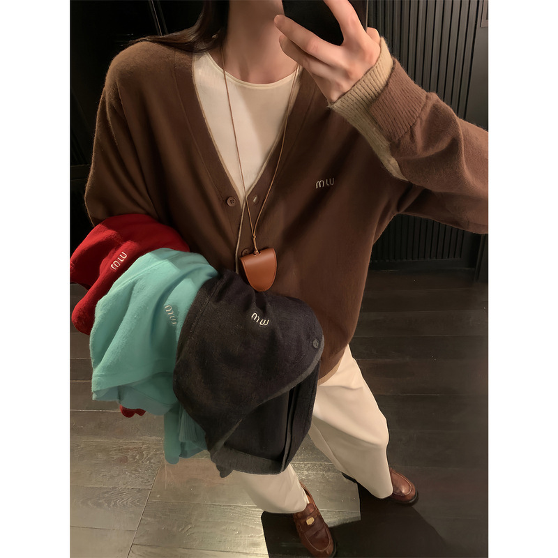 Districtou 9/19 20 O'Clock [M*U Style Natal Cardigan Multi-Color Stocking] V Neck Contrasting Fake Two-Piece Knitwear