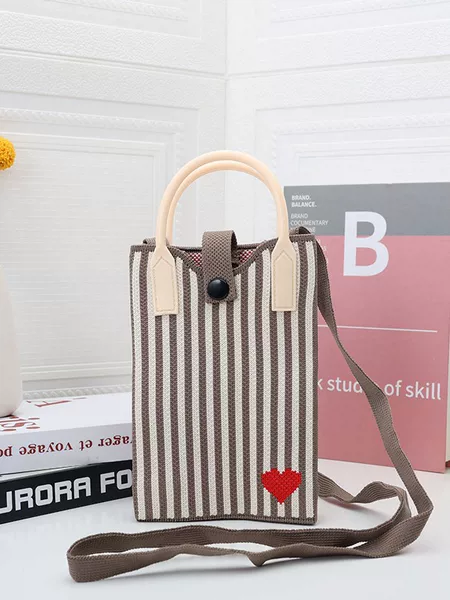 2026 new lightweight handbag, summer niche forest-style literary handbag, large-capacity phone bag, heart-shaped bag for women
