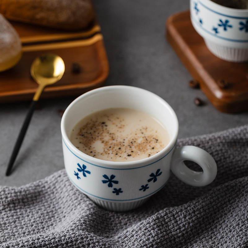 Taza antigua azul y blanco Cerámica japonesa Orejas colgantes retro Desayuno americano Taza de café Oficina masculina y femenina de alto valor