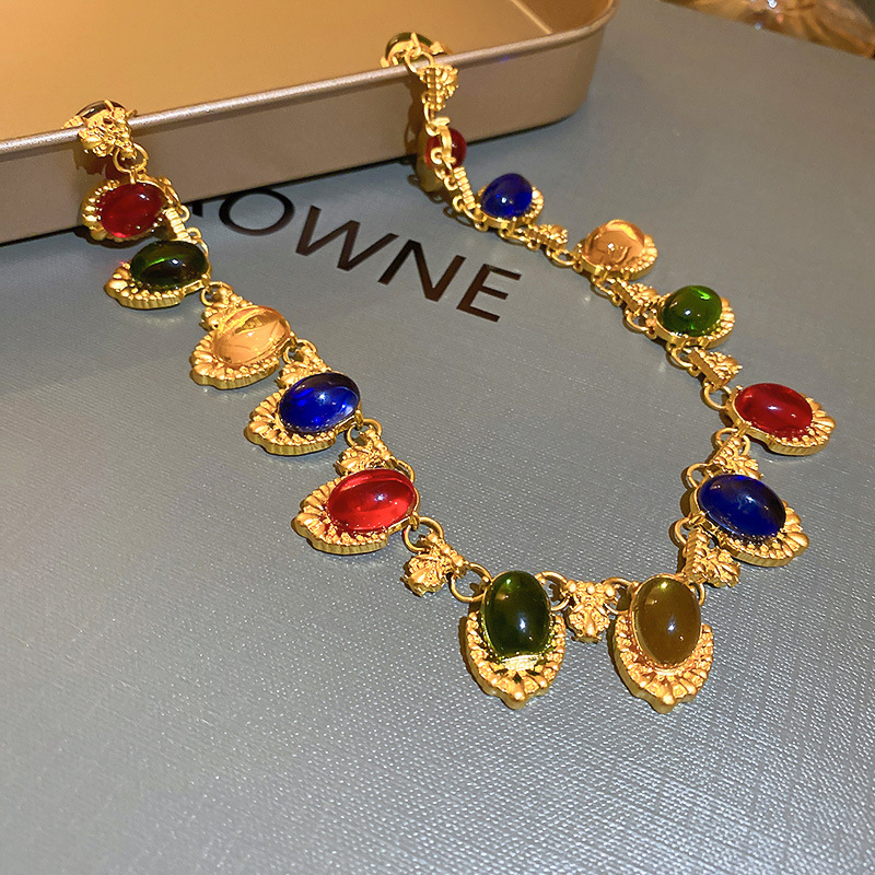 Mediados de antiguo elegante collar ovalado de colores Palacio estilo retro de alto grado de luz de lujo clavícula cadena nuevo nicho Collar para las mujeres
