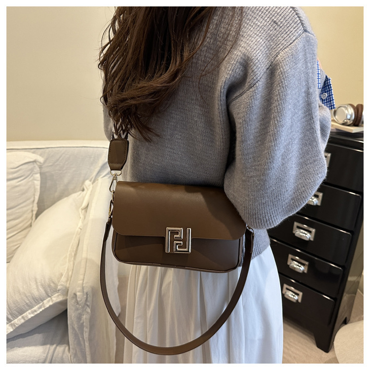 Retro fashion wide-strap small bag 2026 summer new women's bag popular versatile crossbody bag elegant small square bag