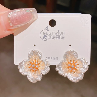 白色珐琅花朵复古耳钉独特2025花瓣锆石耳环女轻奢高级感小众耳饰