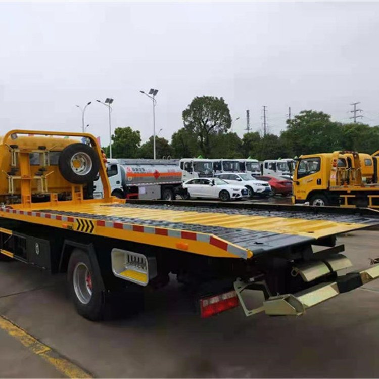 Vehículo de rescate de accidentes de rescate de emergencia, vehículo de limpieza de barreras de autopista, un remolque y dos rescate de seguridad vial