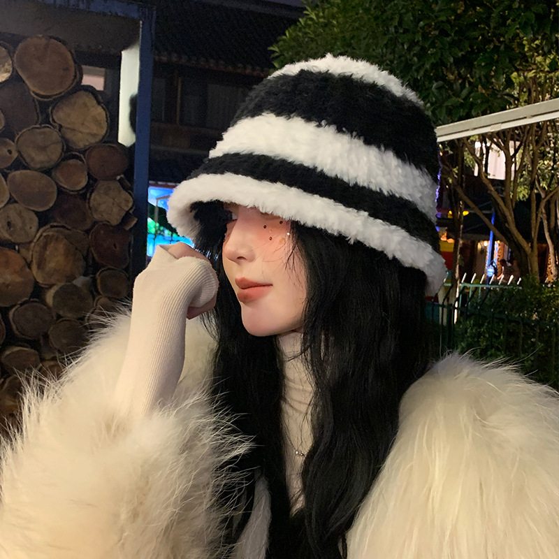 Nuovo cappello da pescatore caldo peluche autunno e inverno per cappello da pescatore di nicchia alla moda con strisce coreane da donna_voghion.com