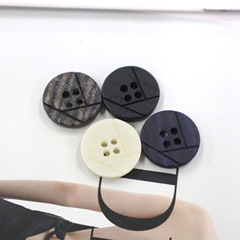 The blue-collared, marble-textured four-eyes round resin buttons trench coat with versatile cashmere felt buttons