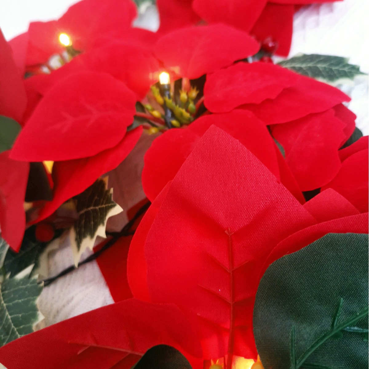 Poinsettia Navidad flor decoración Garland verde oscuro Cadena de luz Garland decoración al aire libre caja de la batería decoración del jardín