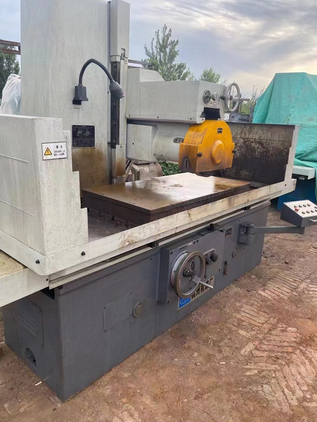 出售二手杭州HZ-630卧轴矩台平面磨工作台承重815磨削长度1.25米