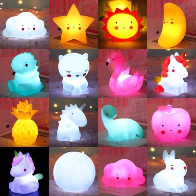 Pequeños juguetes luminosos, dibujos animados, mercado nocturno para niños, puestos, premios, puestos, juegos, parque, productos pequeños de Yiwu