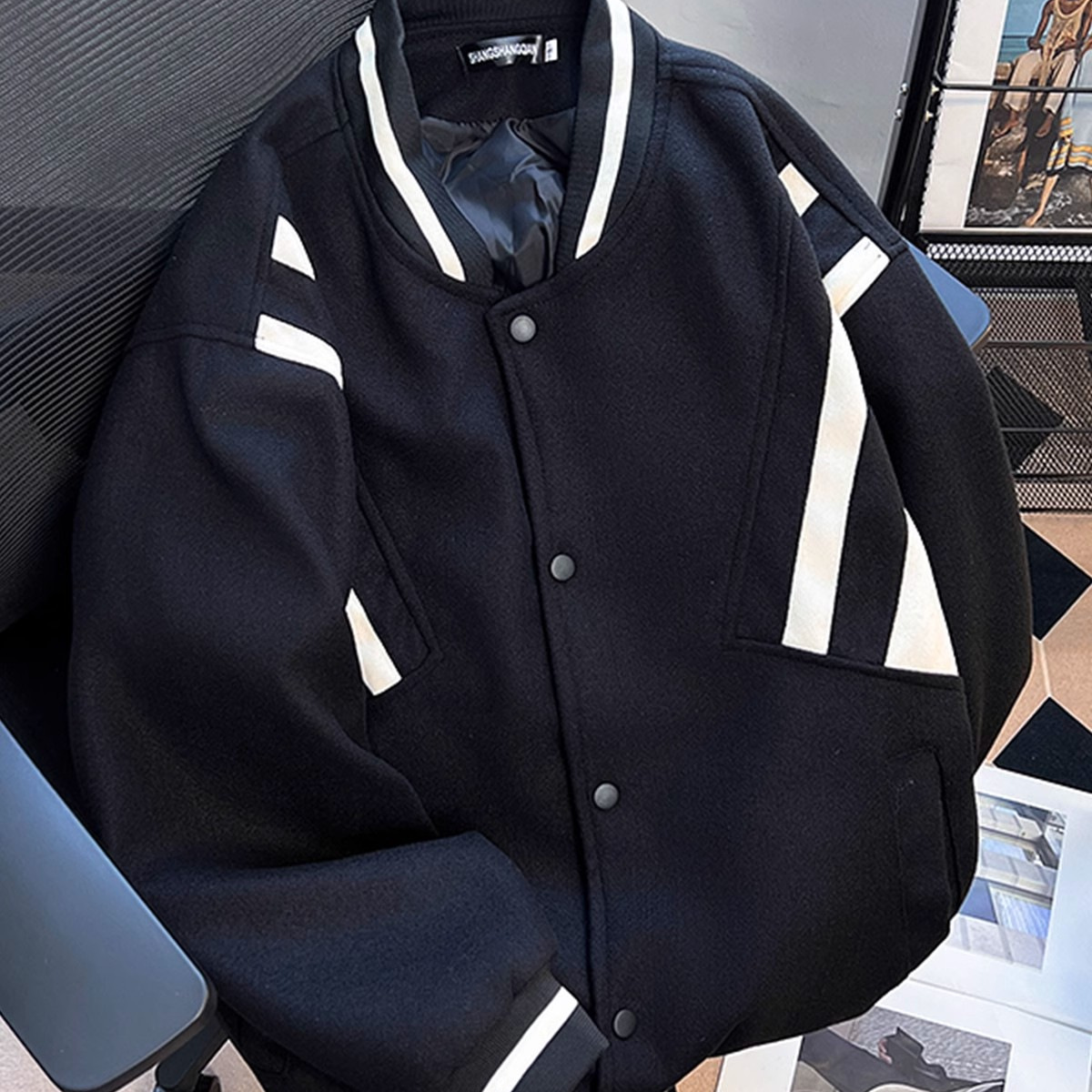 2024 Otoño Casual Japonés Restos Moda Uniforme de béisbol Hombres y mujeres Chaqueta deportiva suelta de cuello alto estilo de Hong Kong