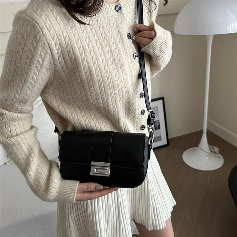 Bolso de palo mágico con sentido de diseño de nicho 2024 nuevo bolso cuadrado pequeño simple casual y versátil bolso negro de alta gama para axila