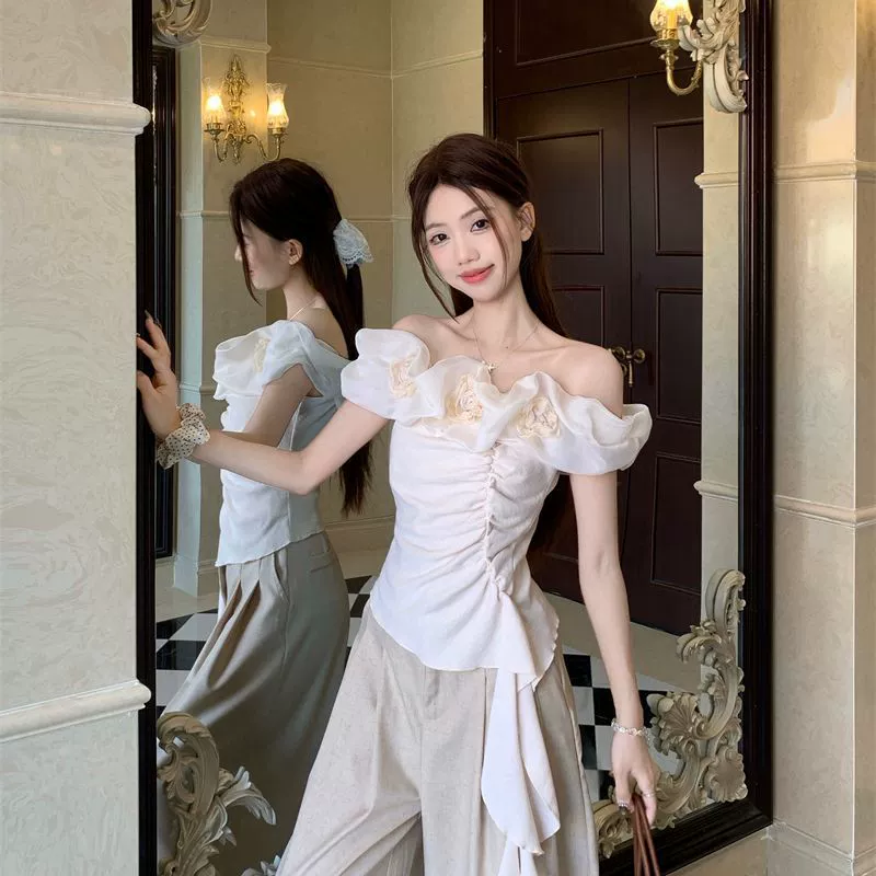 2025 новая асимметричная футболка летняя чистое желание цветок одно плечо стройнящий плиссированный топ для женщин шик