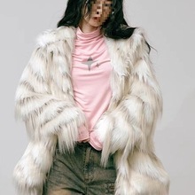 Ů�bƤ�����׏͹Ż�ɫ���K�Lë�º���ë����Ů�����ﶬ��������