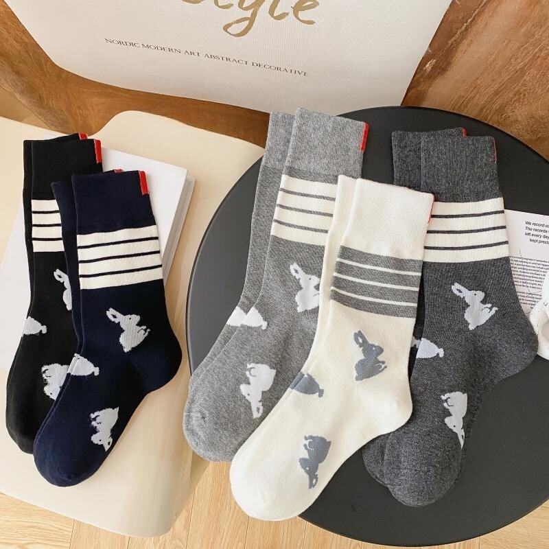 New TB socks ins trendy European asymmetric men's and women's four-bar striped rabbit sports cotton mid-calf socks New TB socks ins trendy European asymmetric men's and women's four-bar striped rabbit sports cotton mid-calf socks