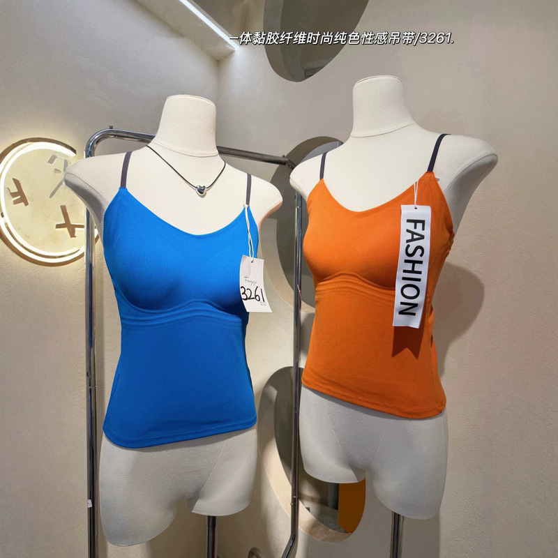 Stunning color dopamine spaghetti strap tank top, slim fit, solid color, suitable for both inner and outer wear, vintage hot girl style, versatile camisole