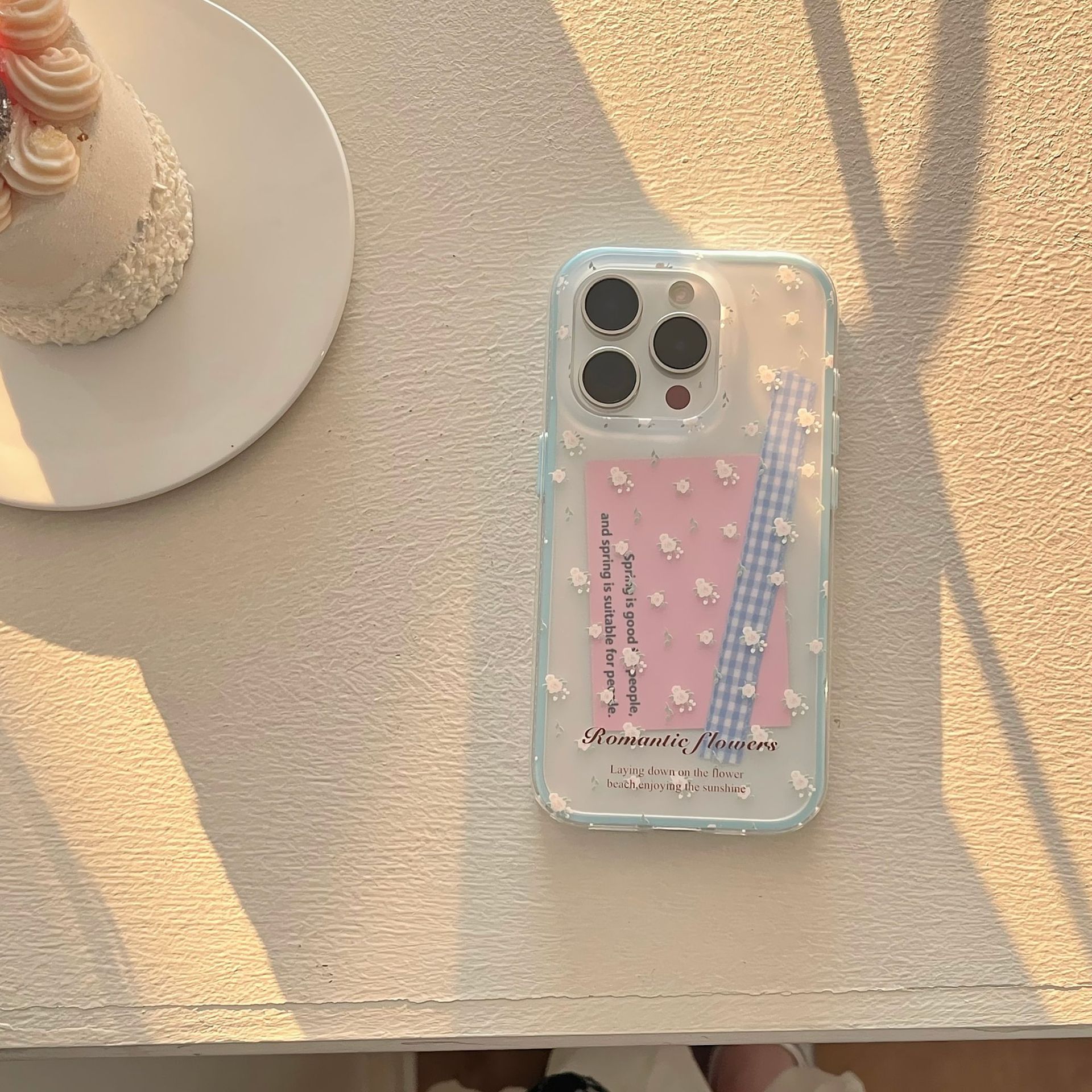 Personalidad de nicho pequeña flor fresca adecuada para iPhone 15Pro funda para teléfono móvil 16ProMax femenino 14 simple 15PM