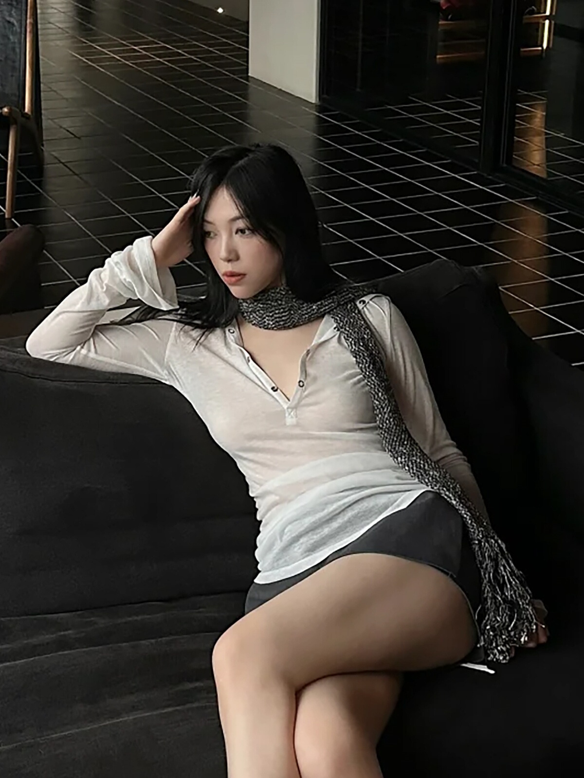 Tulle Sunscreen V 넥 블라우스 긴팔 티셔츠 여성용 여름 디자인 센스 틈새 슬림 핏 스파이스 걸스 세련된 마이크로 투명 탑