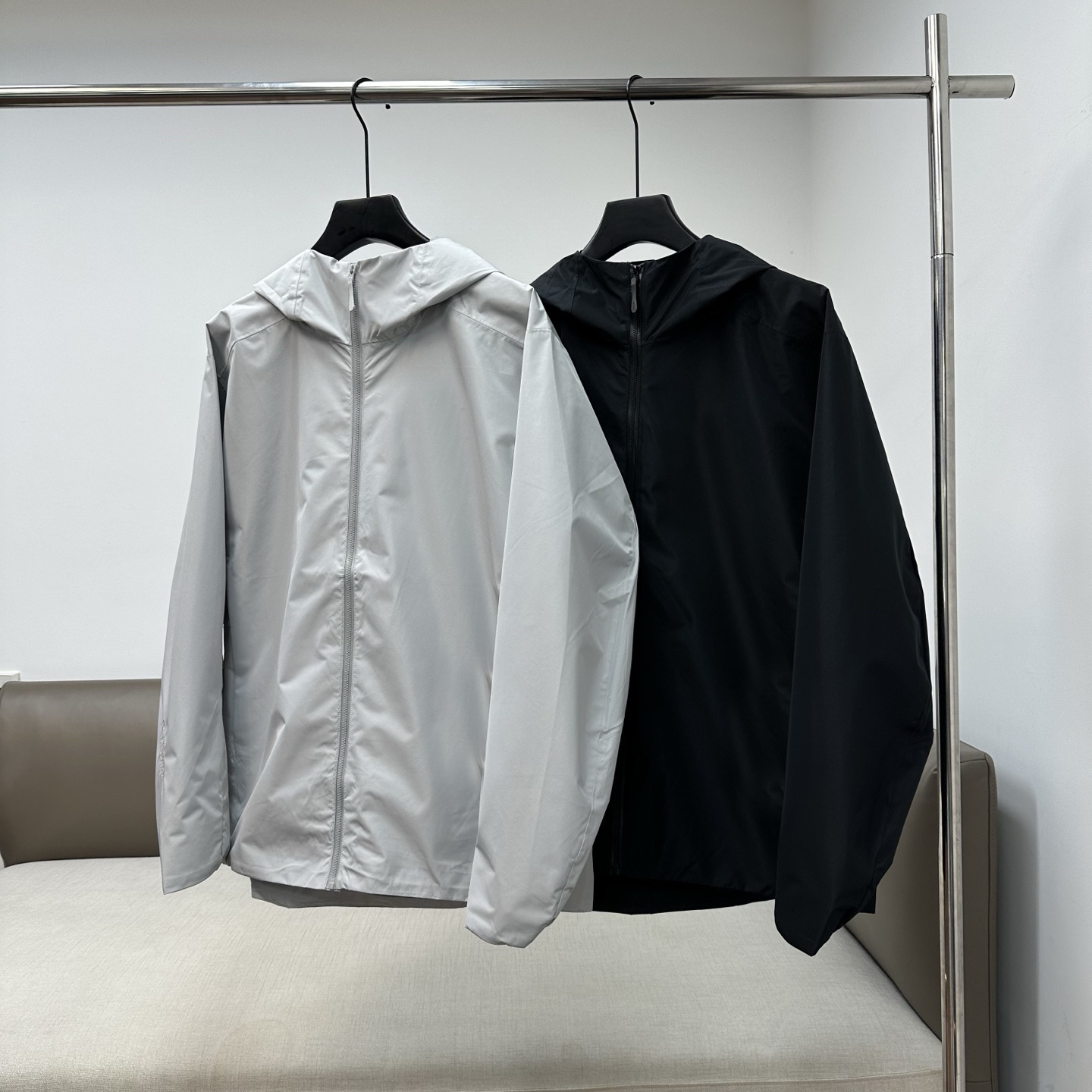 09153 Autumn/Winter new men's outdoor sports windproof and waterproof softshell jacket with hood