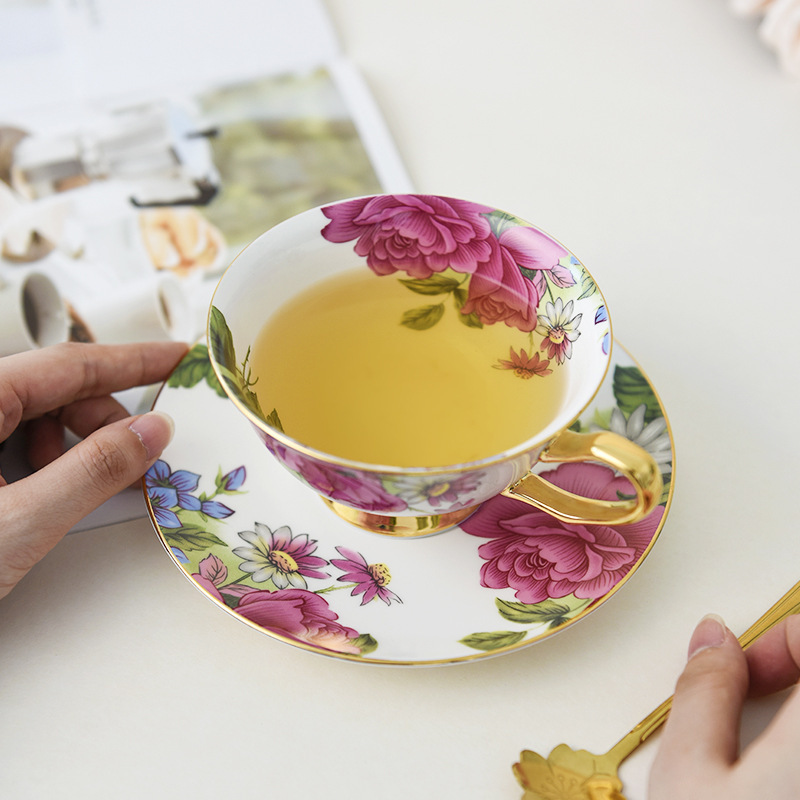 Taza de café de porcelana dorada de estilo de lujo ligero Taza de té de la tarde británica Taza de té de alto valor Taza de desayuno de alta calidad para niñas